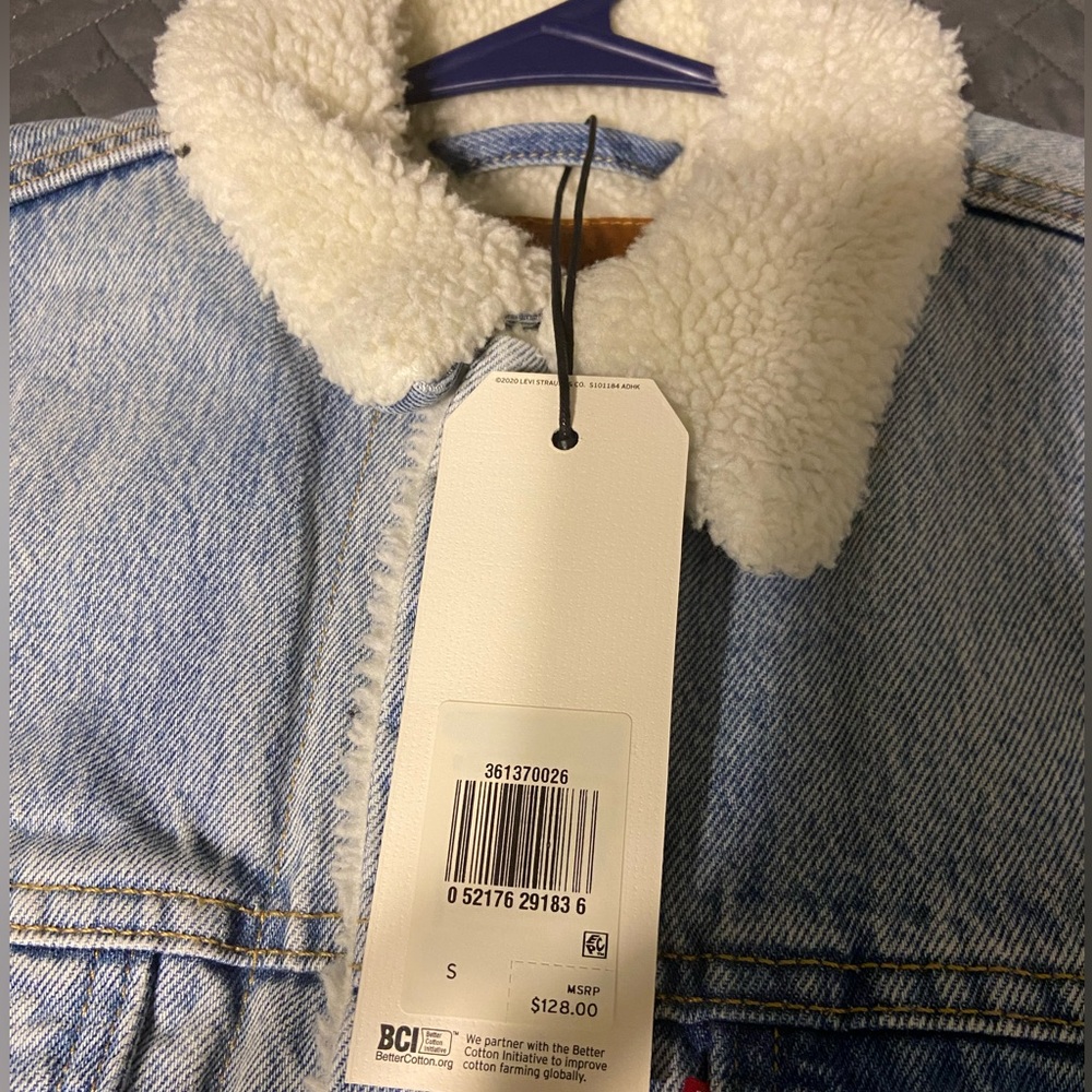 Levi’s premium sherpa ex boyfriends trucker jacket small